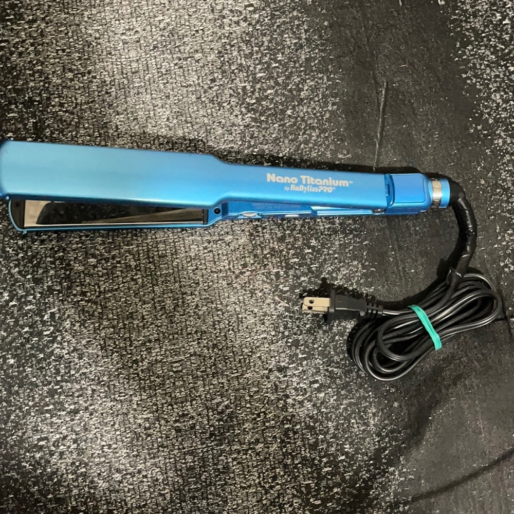 Babyliss hair straightener 1 1/2” hair styler